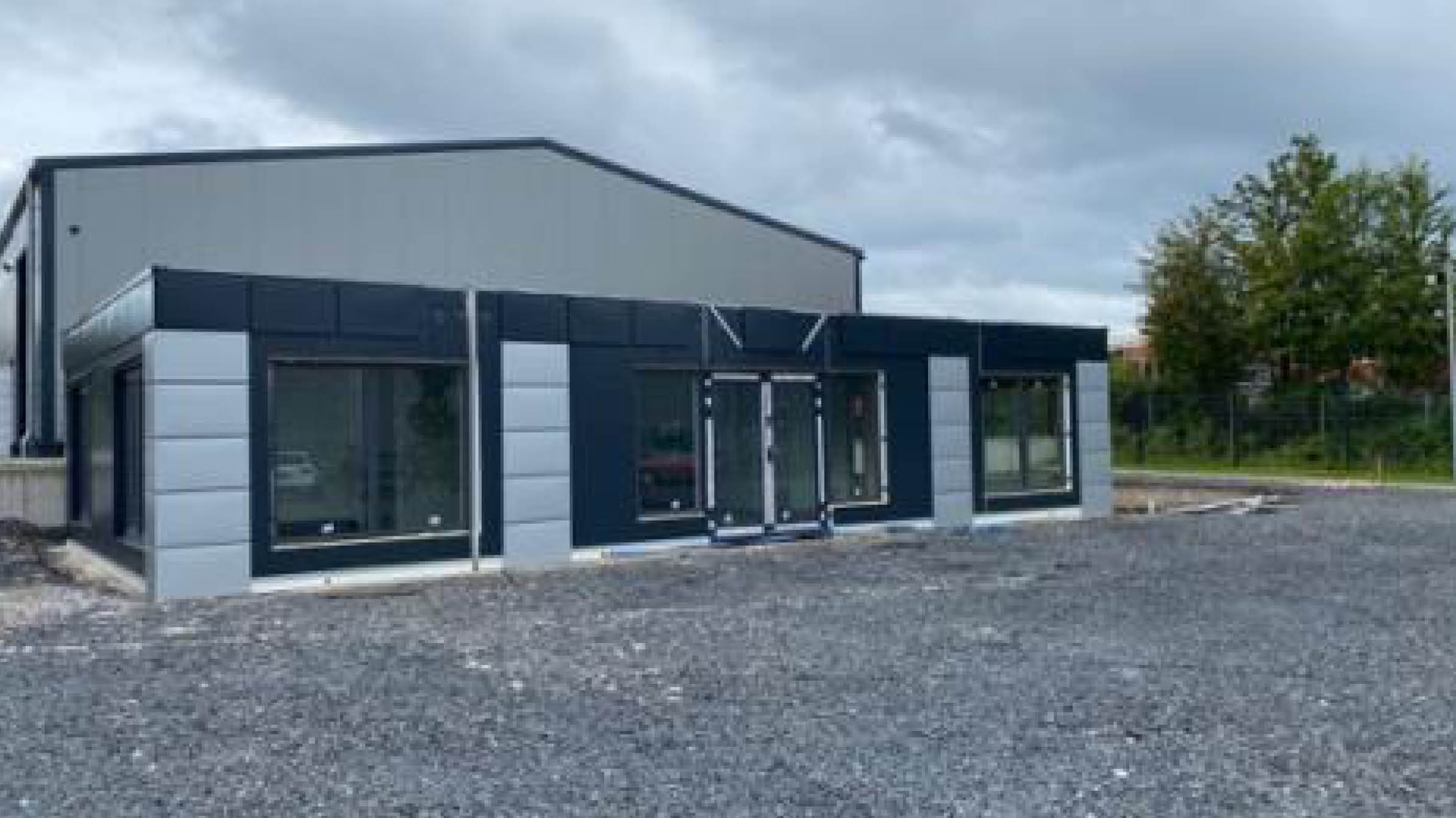 Einzug ins neue Bürogebäude